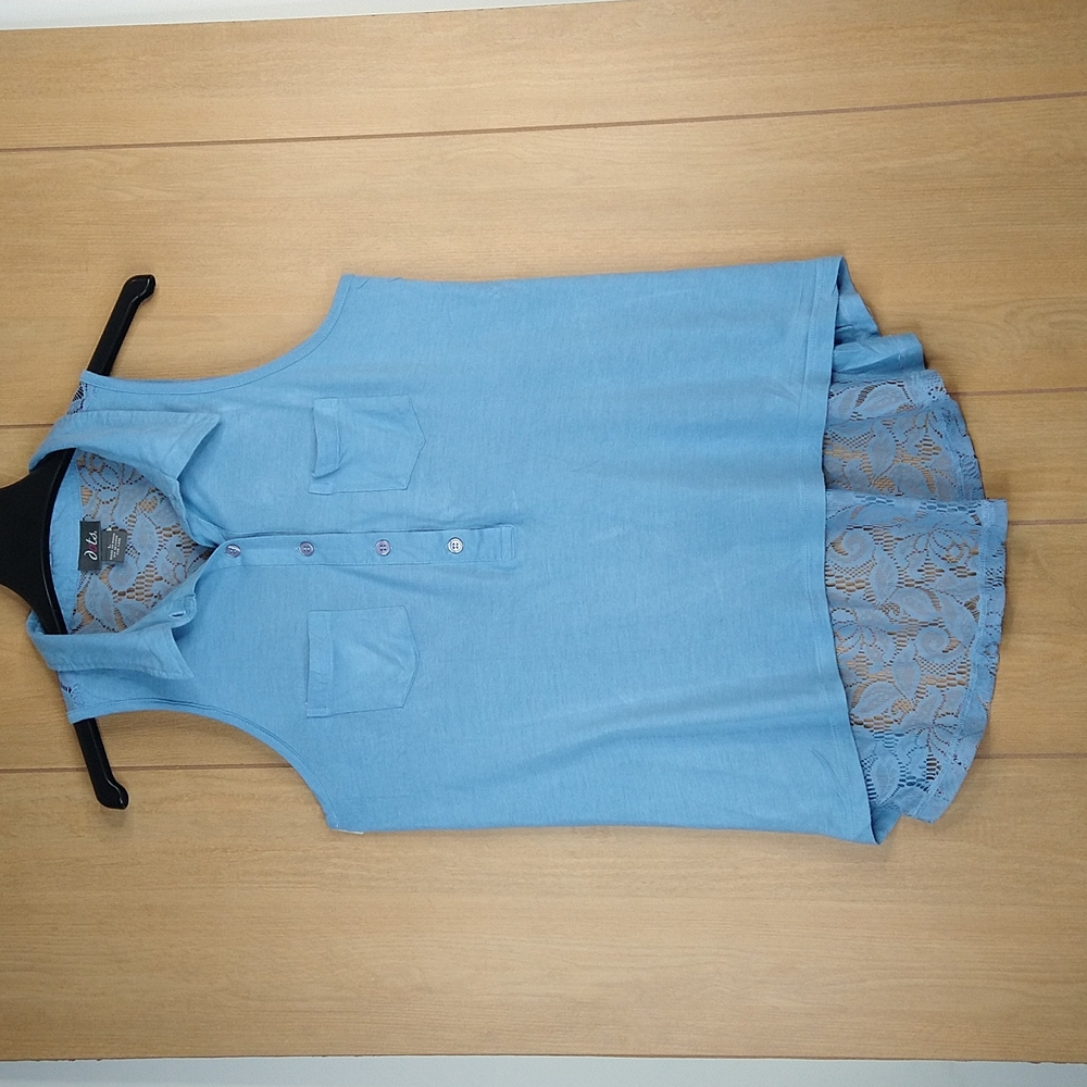 Dots Blue High| Low Sleeveless Lace Back Top Size: L